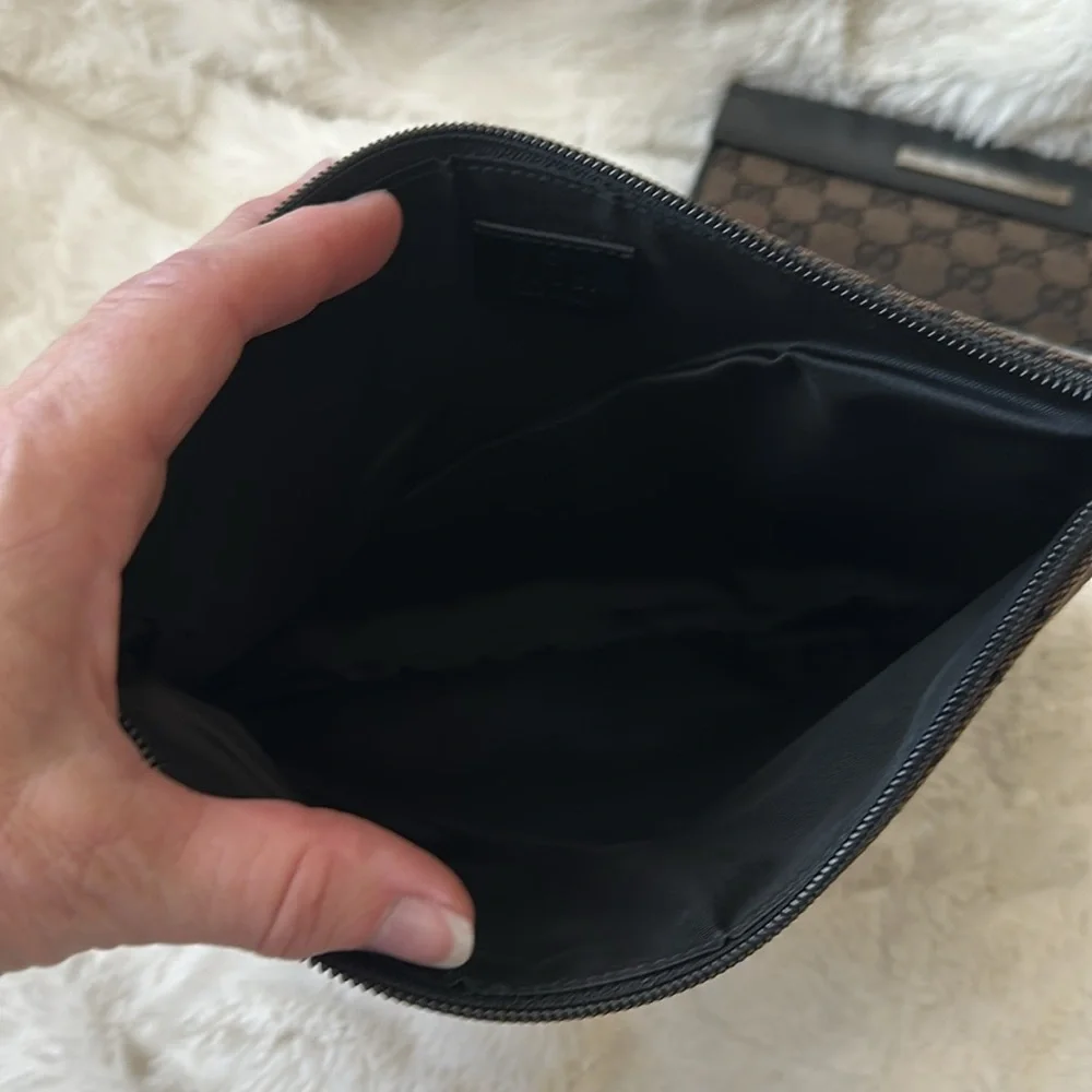 GUCCI 🖤🤎Black/Brown GG Canvas & Leather Flap wallet & Cosmetic pouch like NEW - Picture 7 of 10